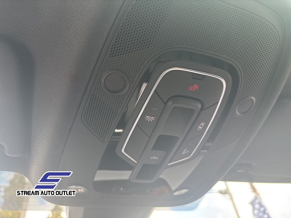 Vehicle image 31 of 37