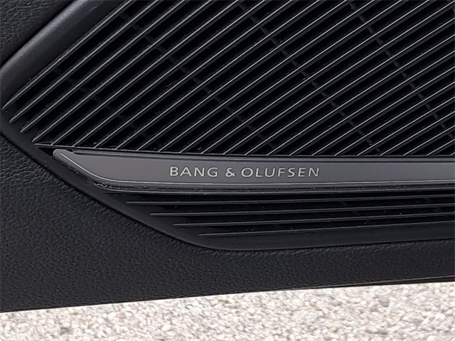 Vehicle image 11 of 27