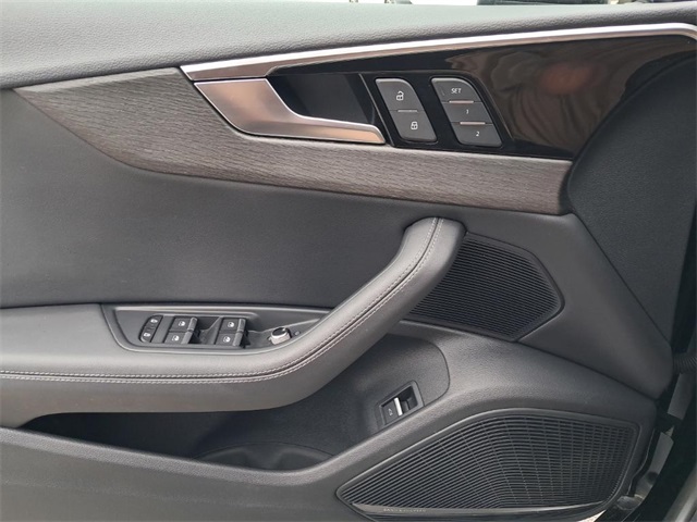 Vehicle image 10 of 27