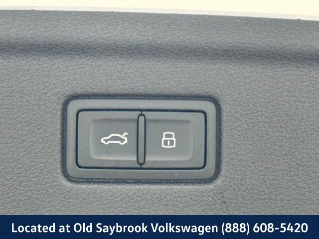 Vehicle image 20 of 39