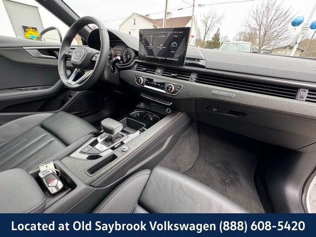 Vehicle image 33 of 39