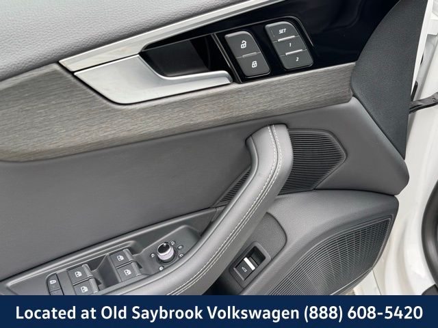 Vehicle image 26 of 39