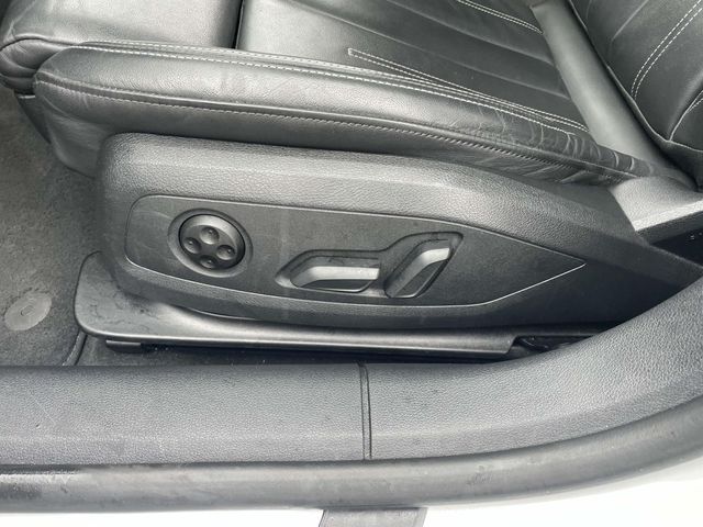 Vehicle image 18 of 32