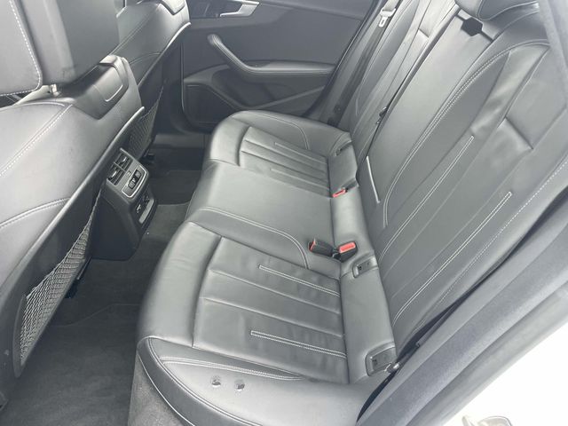 Vehicle image 14 of 32