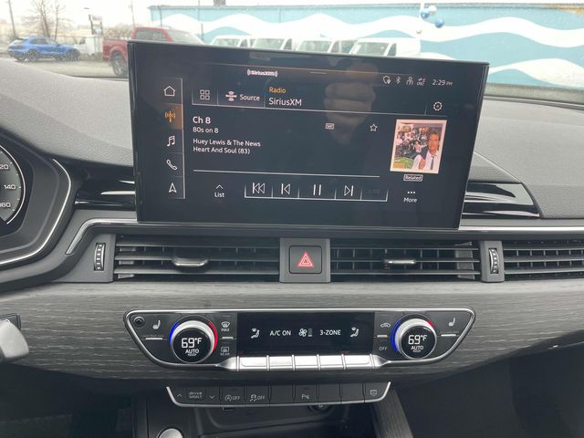 Vehicle image 21 of 32
