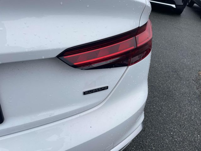 Vehicle image 10 of 32