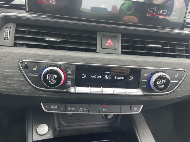 Vehicle image 23 of 32