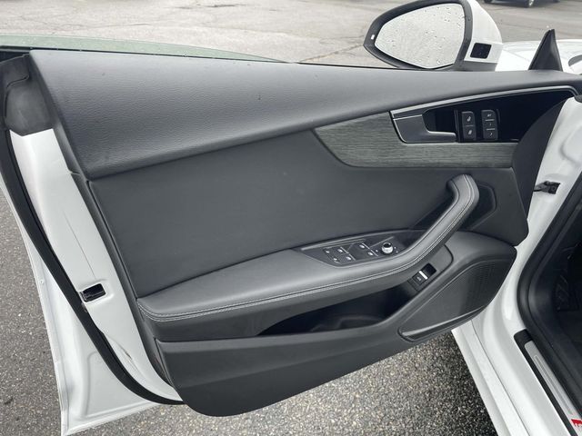 Vehicle image 17 of 32
