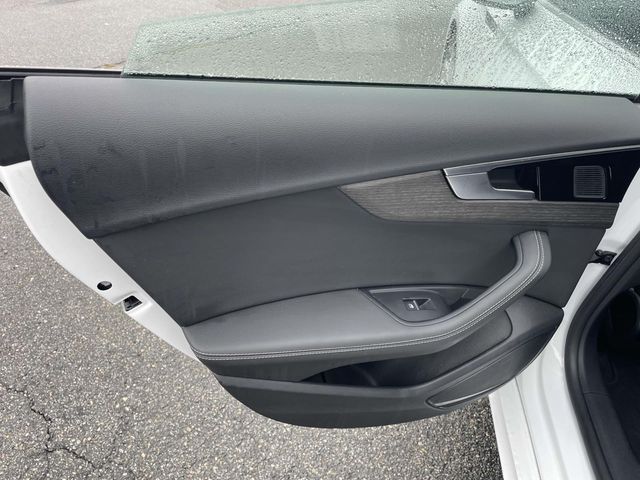 Vehicle image 15 of 32