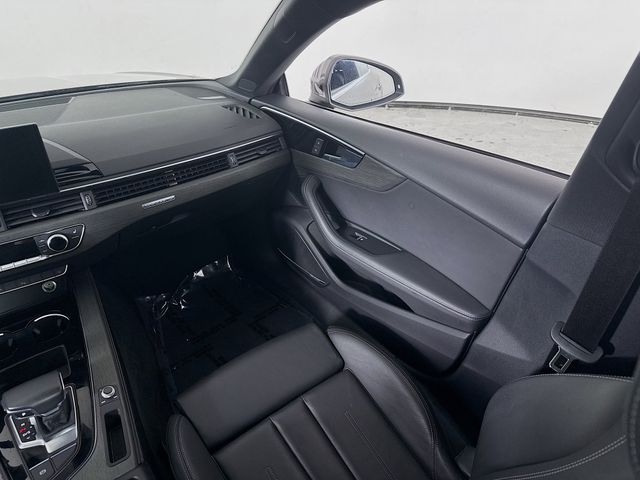 Vehicle image 23 of 32