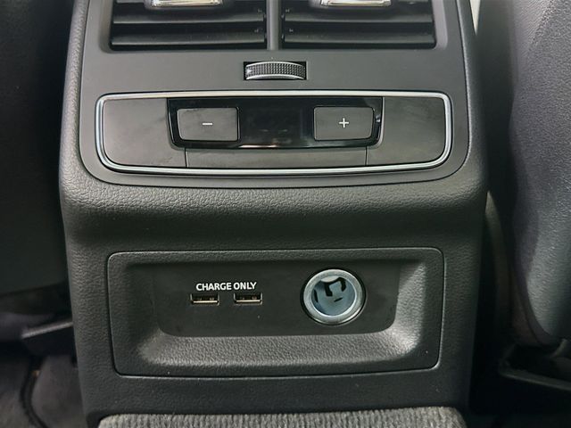 Vehicle image 25 of 32