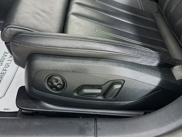 Vehicle image 18 of 32