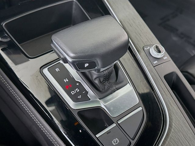 Vehicle image 16 of 32