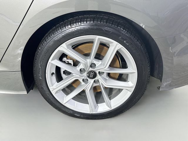 Vehicle image 31 of 32