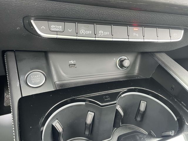 Vehicle image 27 of 36