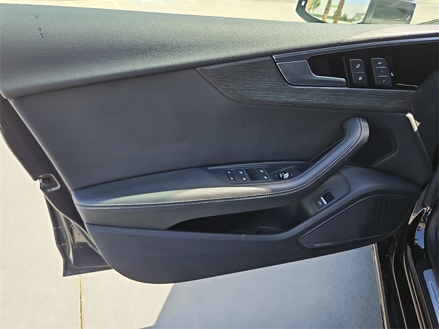 Vehicle image 14 of 25