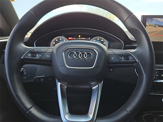 Vehicle image 21 of 25