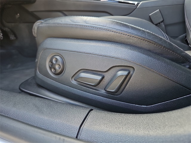 Vehicle image 16 of 25