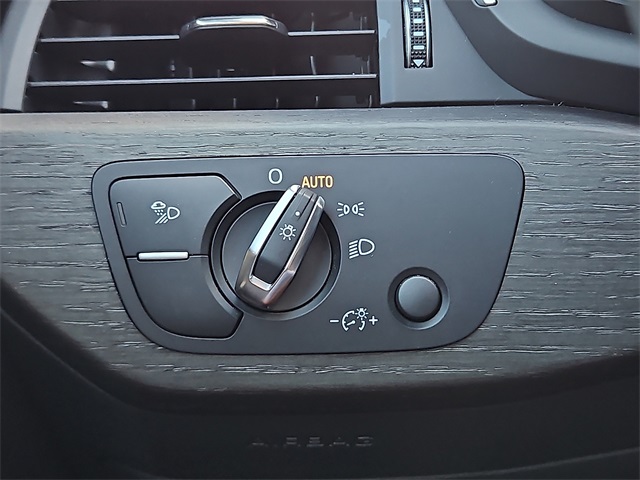 Vehicle image 17 of 25
