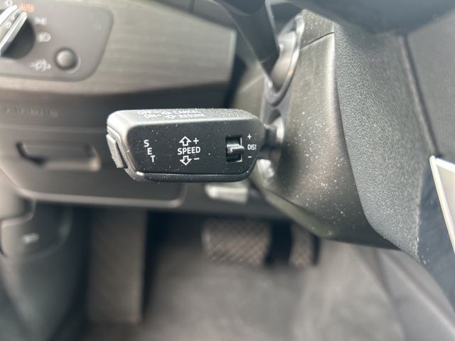 Vehicle image 22 of 44