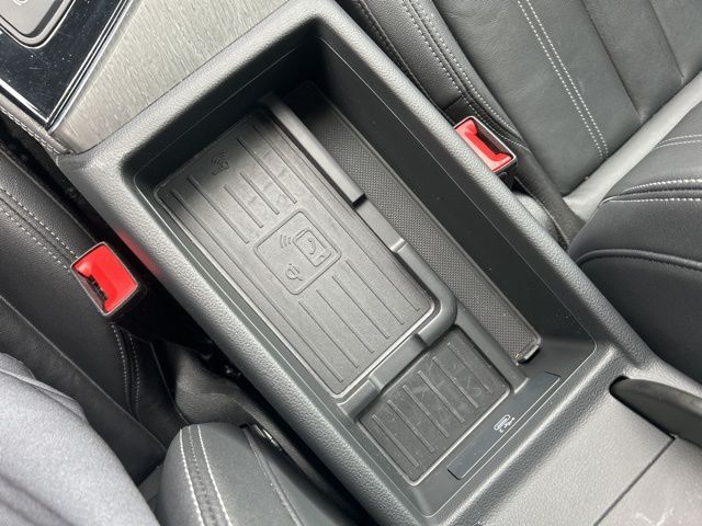 Vehicle image 31 of 44