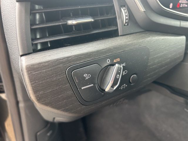 Vehicle image 20 of 44