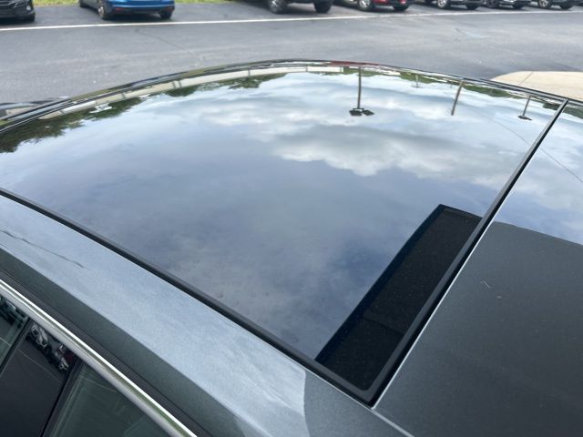 Vehicle image 13 of 44