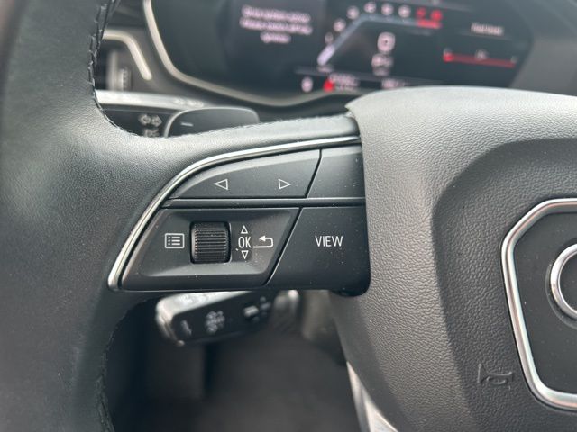 Vehicle image 21 of 44