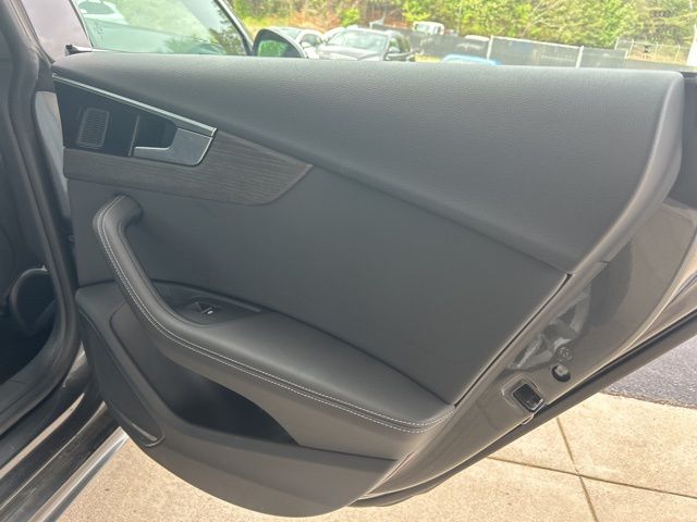 Vehicle image 40 of 44