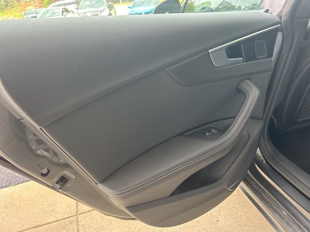 Vehicle image 34 of 44