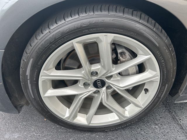 Vehicle image 14 of 44