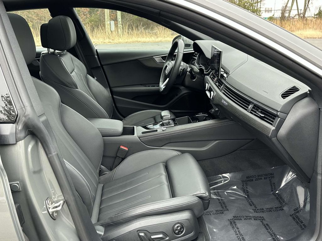 Vehicle image 11 of 26