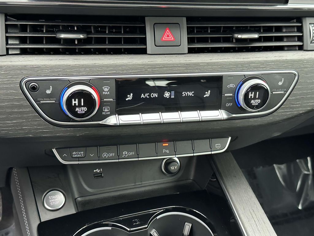 Vehicle image 17 of 26