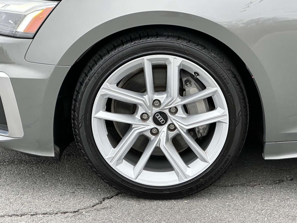 Vehicle image 7 of 26
