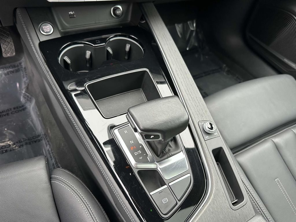 Vehicle image 18 of 26