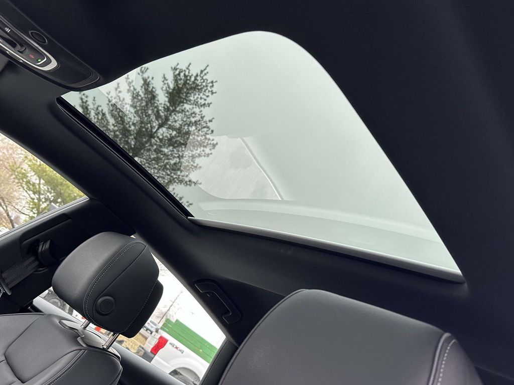 Vehicle image 22 of 26