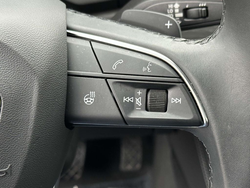 Vehicle image 24 of 26