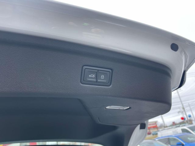 Vehicle image 12 of 35