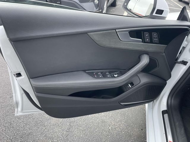 Vehicle image 19 of 35