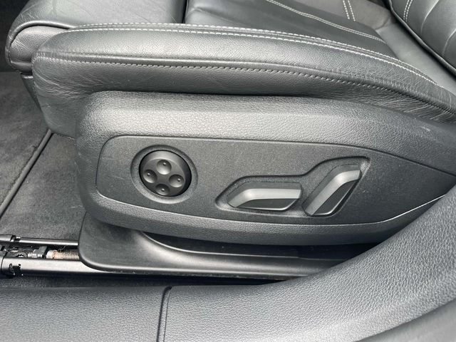 Vehicle image 21 of 35