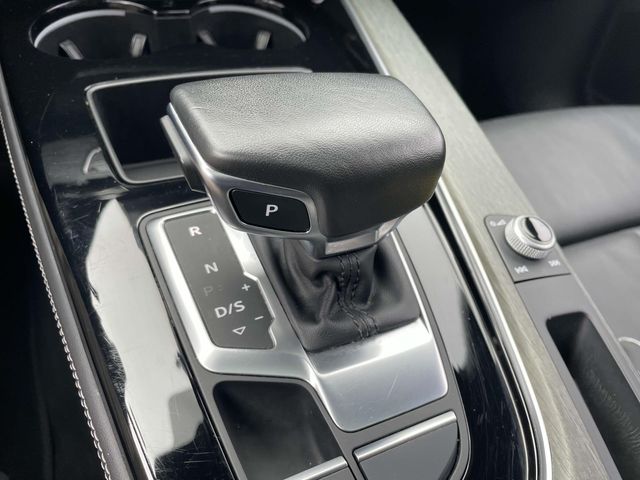 Vehicle image 27 of 35