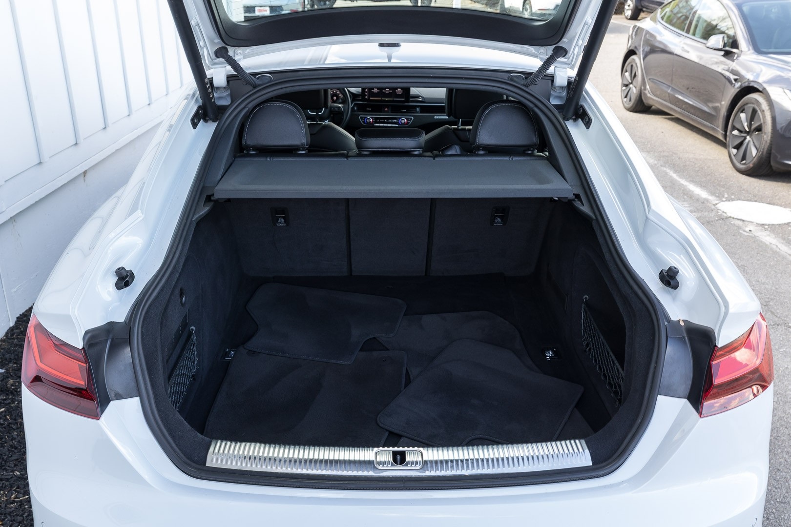 Vehicle image 12 of 28