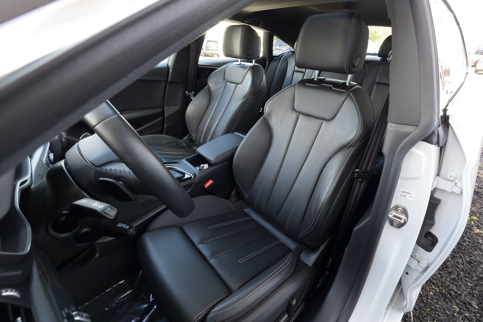 Vehicle image 18 of 28