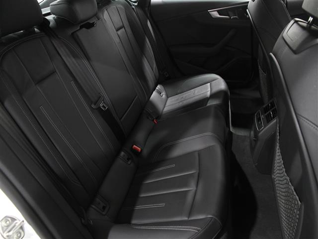 Vehicle image 18 of 22