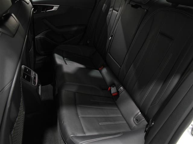 Vehicle image 19 of 22