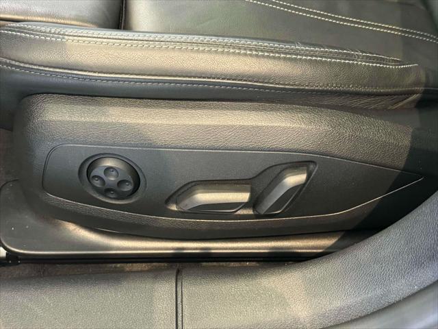 Vehicle image 15 of 24
