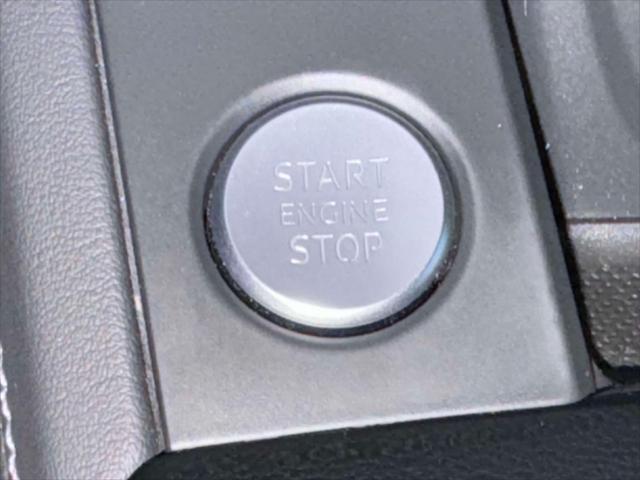Vehicle image 14 of 24