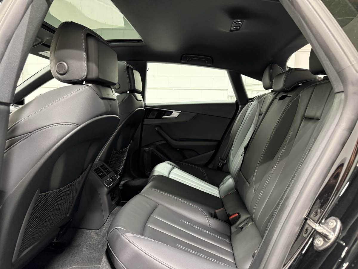 Vehicle image 10 of 20