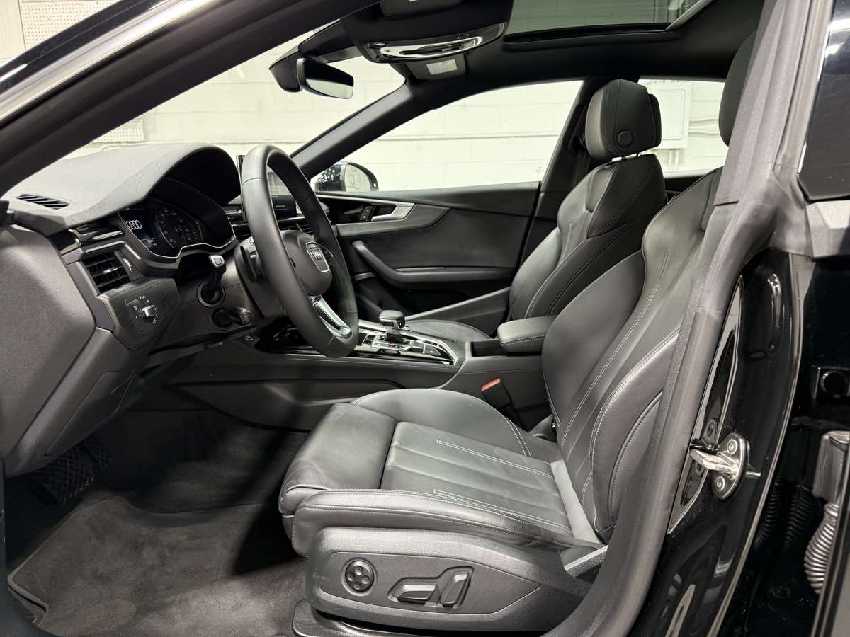 Vehicle image 15 of 20