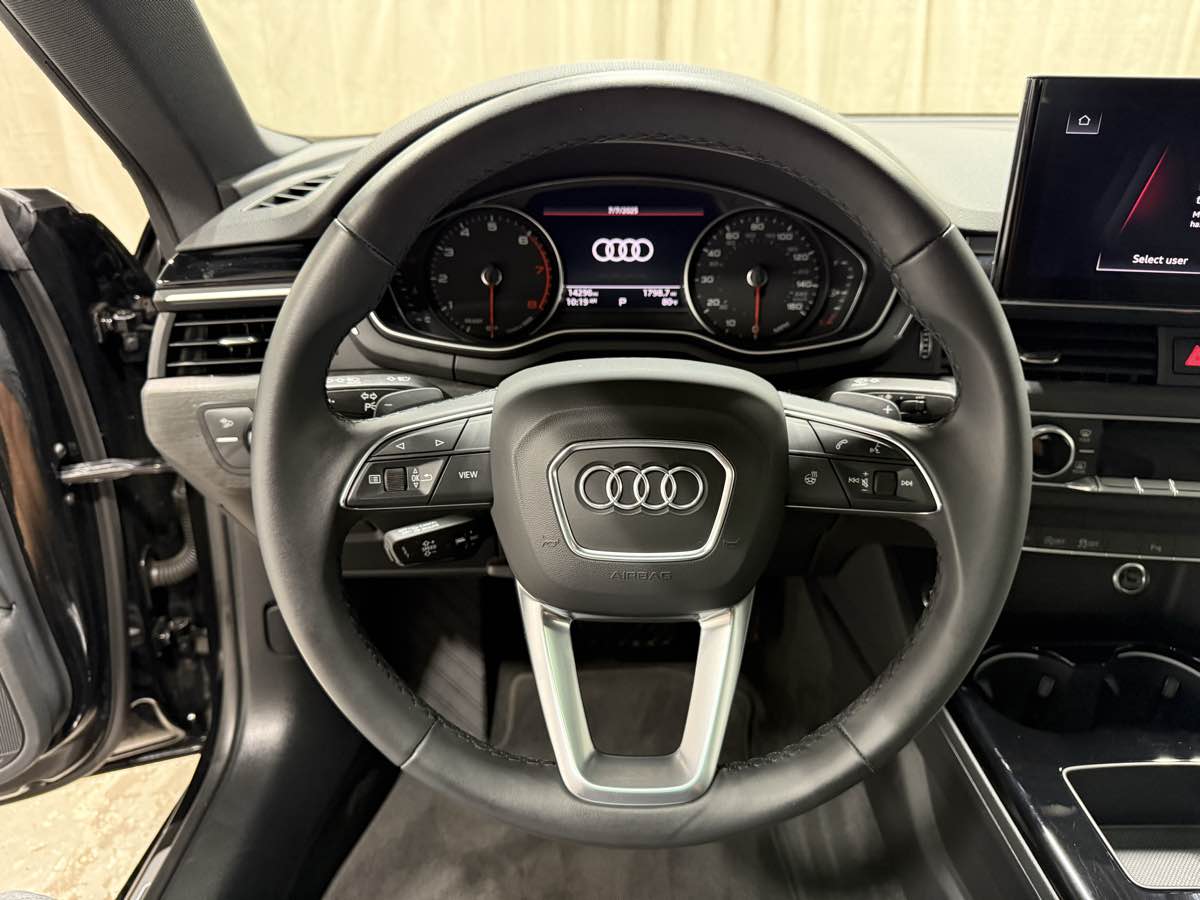 Vehicle image 17 of 20